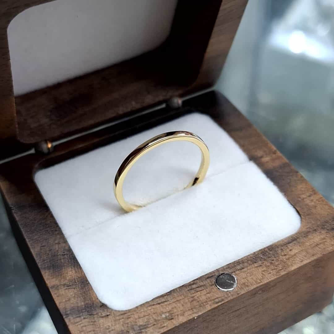 Argolla Sencilla de Oro 18k Ley 750 - Minimalista