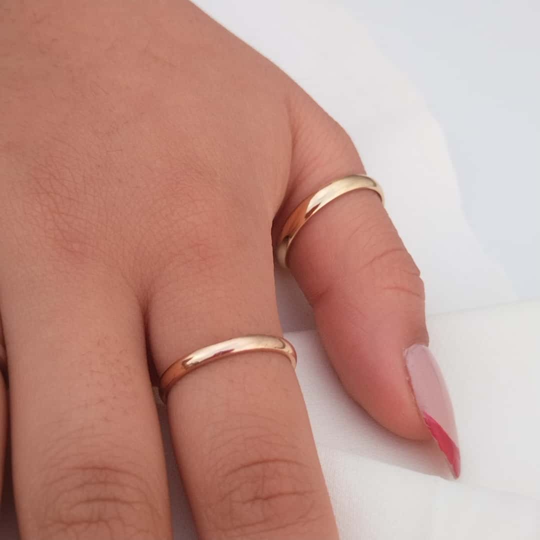 Argolla minimalista en oro de 18k ley 750