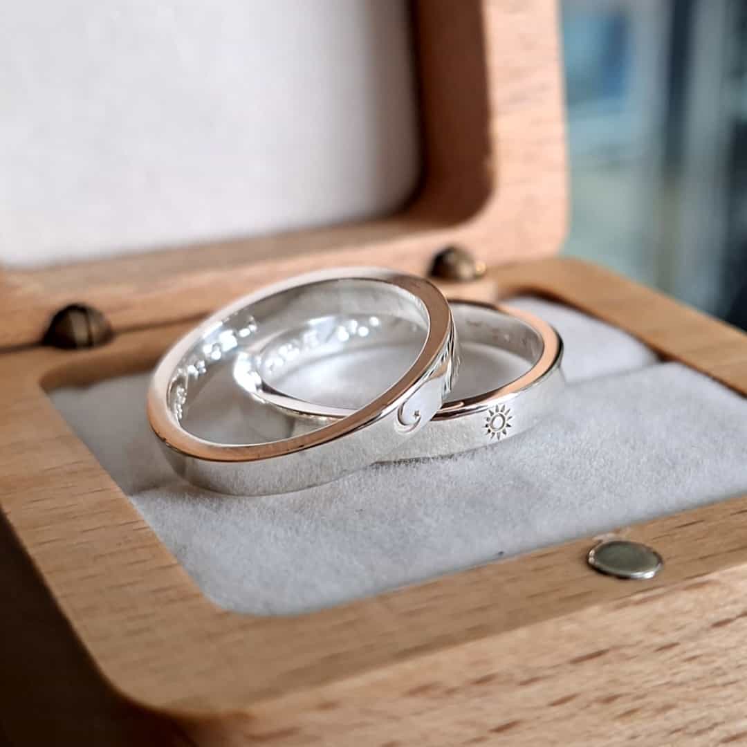 Anillos sencillo sol y luna en plata 925 hombre pareja mujer estuche madera blanco
